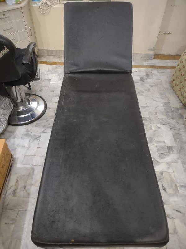 Saloon Bed for Makeup Beauty Parlor for Wax and Massage and Facial 3