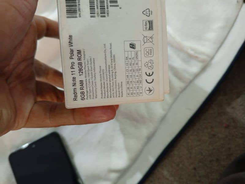 redmi note 11 pro 6 GB ram 128 GB room 6