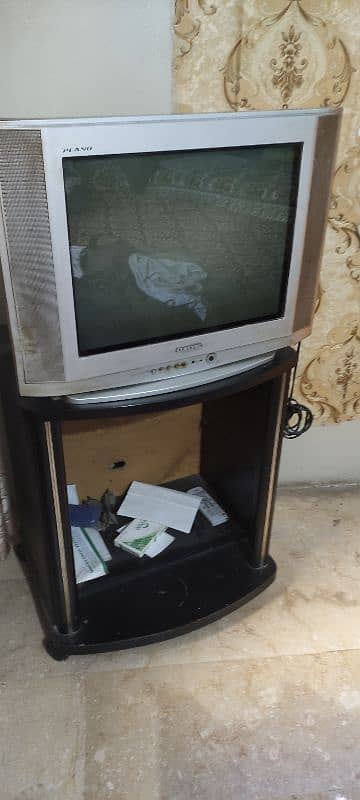 Samsung TV with trolley for sale 2