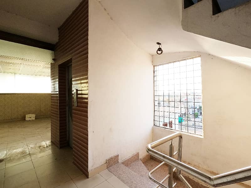 A Prime Location Office Of 2100 Square Feet In Rs. 20000000 8