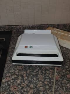 Philips Sandwich Maker with box . Moving out Sale