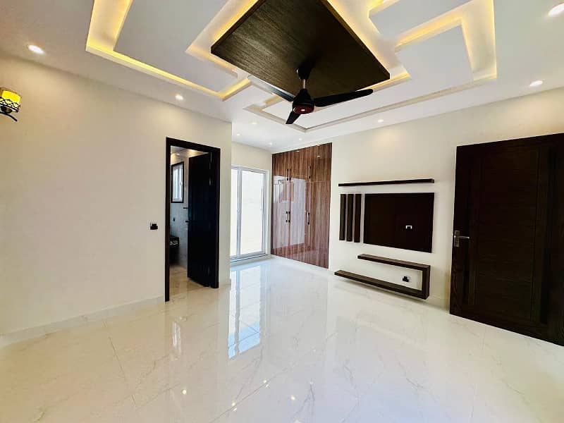 5 Marla Ultra Modern Super Luxurious Bungalow for Sale in DHA Defence 16