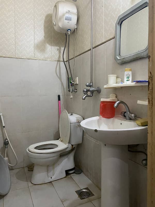 Fully Furnished Studio Flat For Sale In Block H-3 Johar Town Lahore 4