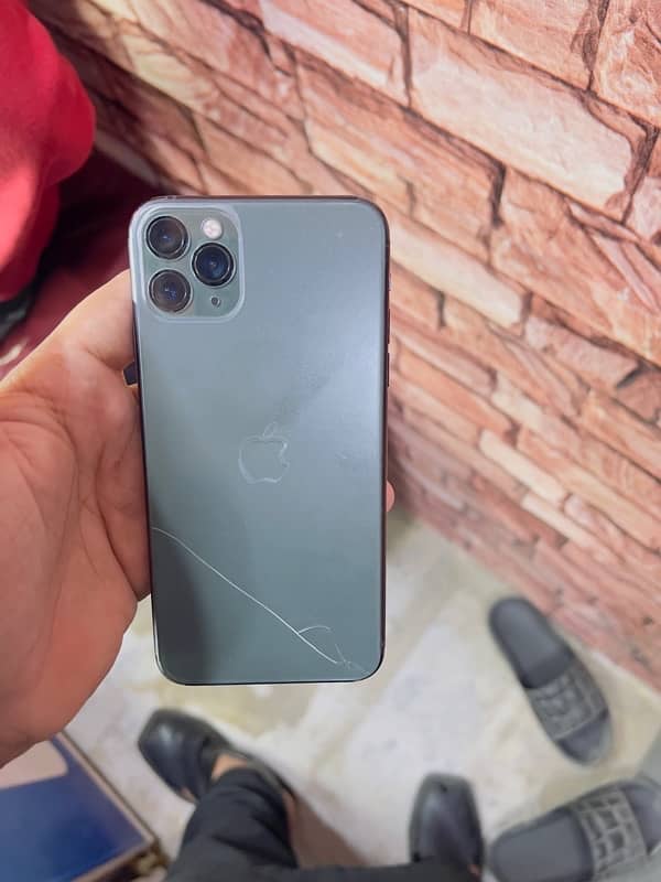 iPhone 11 pro max factory unlock 10/10 esim me time available h 4