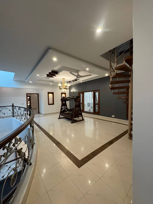 Stunning 600 Yards Bungalow For Rent With Basement 7