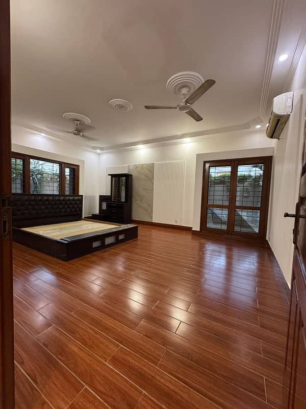 Stunning 600 Yards Bungalow For Rent With Basement 10