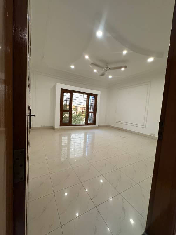 Stunning 600 Yards Bungalow For Rent With Basement 12