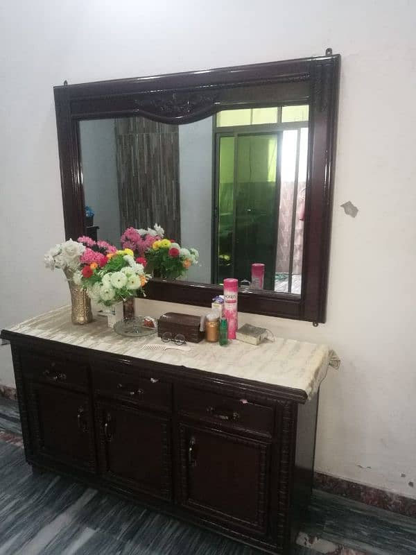 Dressing table 0