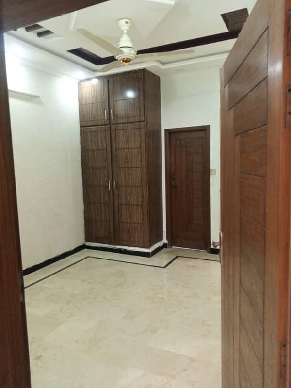 Ghouri town ph4c2 First floor water electrity Available 2