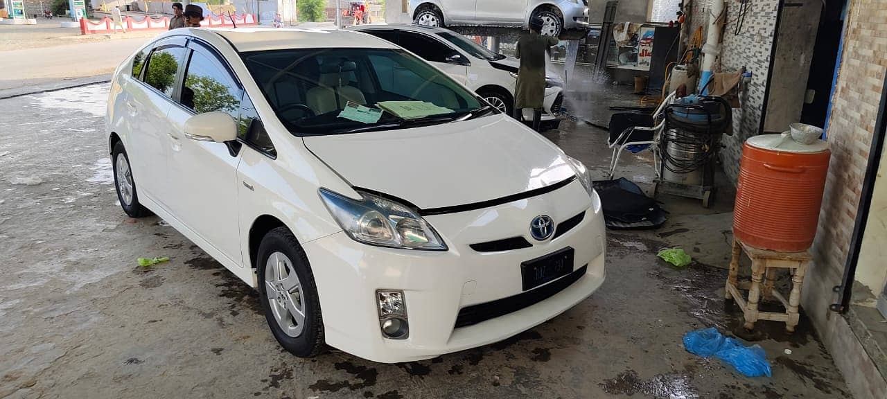 Toyota Prius 2010_ White Colour 1