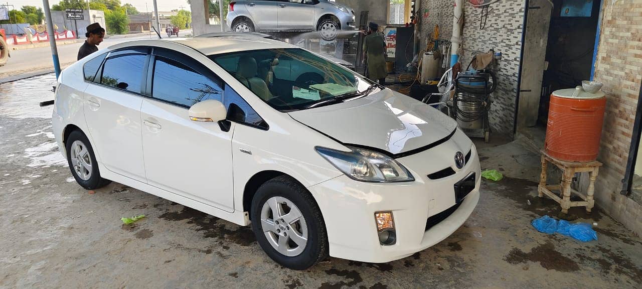 Toyota Prius 2010_ White Colour 2