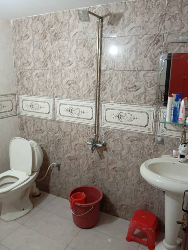 Ghouri town Duble Story House For Rent water electrity Available 7