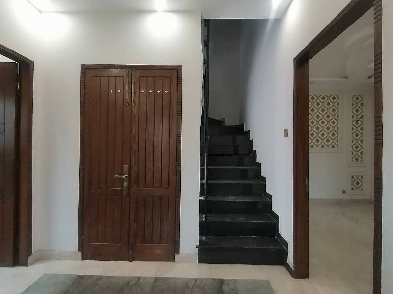 Ideal Prime Location House Is Available For sale In Lahore 10