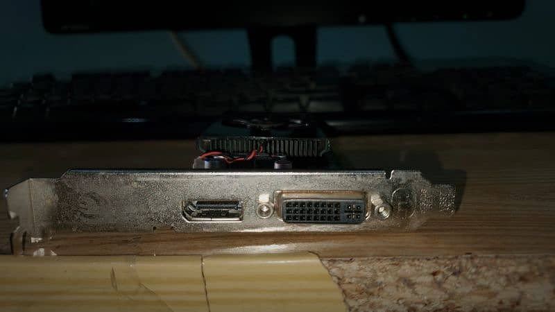 AMD  Radeon R7 350x 4GB 1