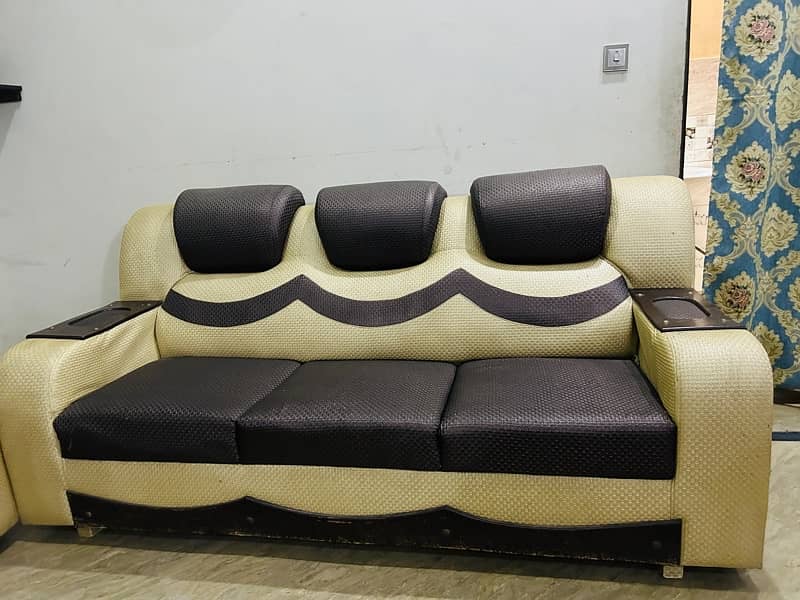 Complete Living Room Sofa Set - 3+2+1 Seaters, Excellent Condition!" 1