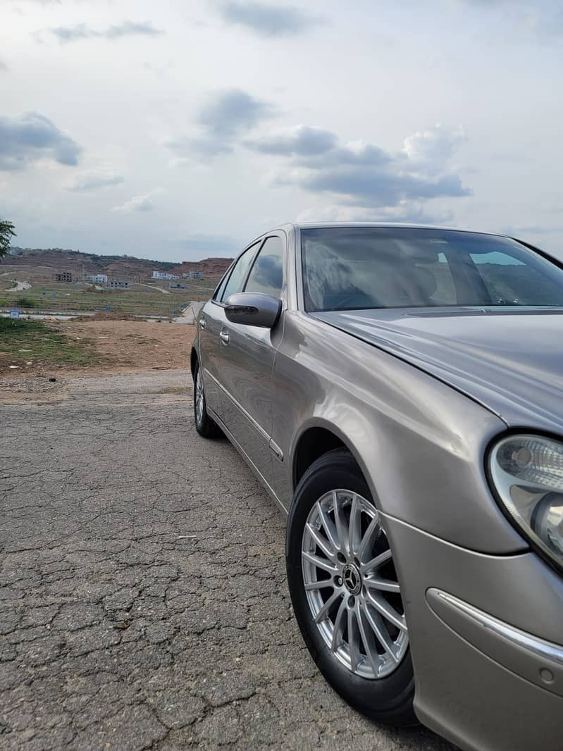 Mercedes E Class 2005  E200 1