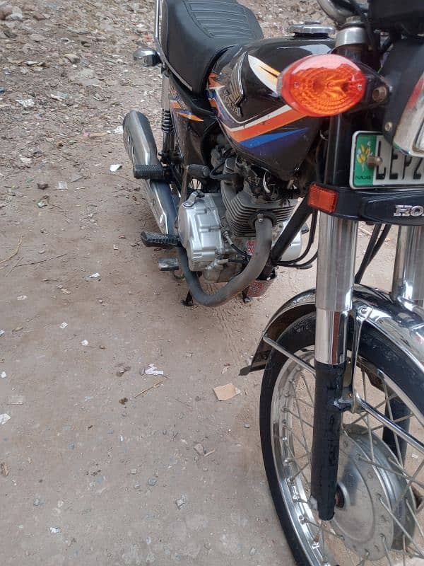 Honda 125 lahor nambar 18 model 3