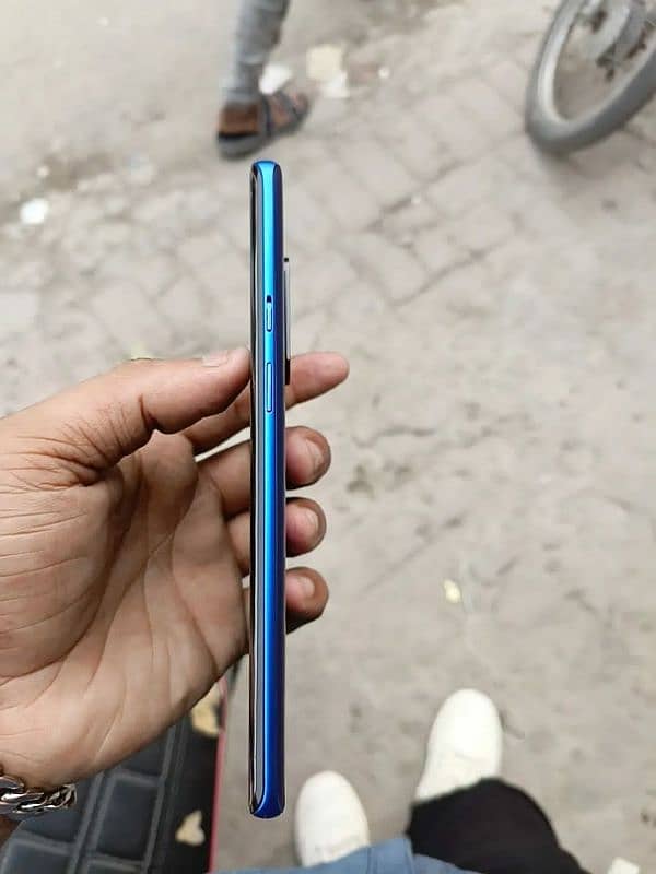 one plus 8pro 5G 12 ram 256 storage 2