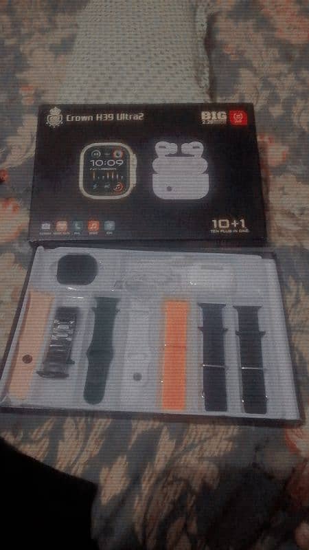 Crown H39 Ultra 2 Smart watch with 7 steps and airpords 1