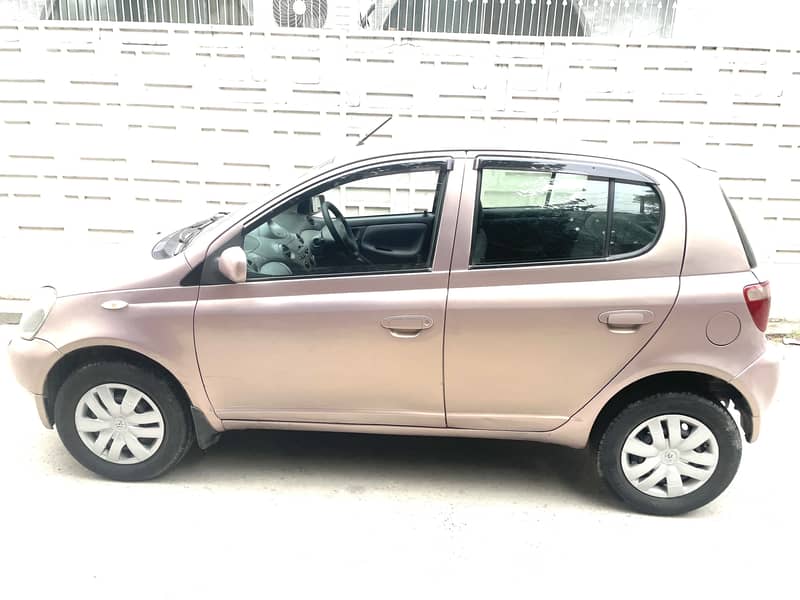 Toyota Vitz 2000 4