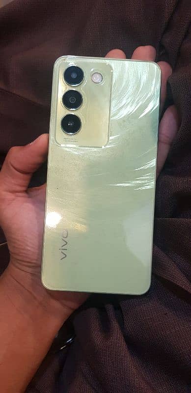 i am selling my vivo y100 4