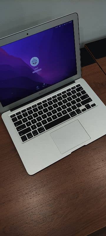 MacBook AIR Silver 13-inch (early 2015) 1