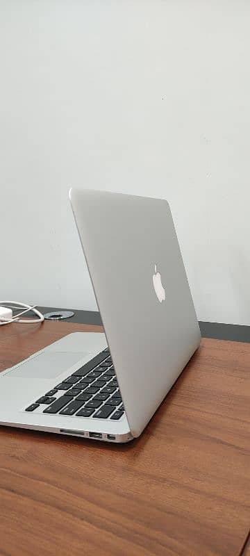 MacBook AIR Silver 13-inch (early 2015) 2