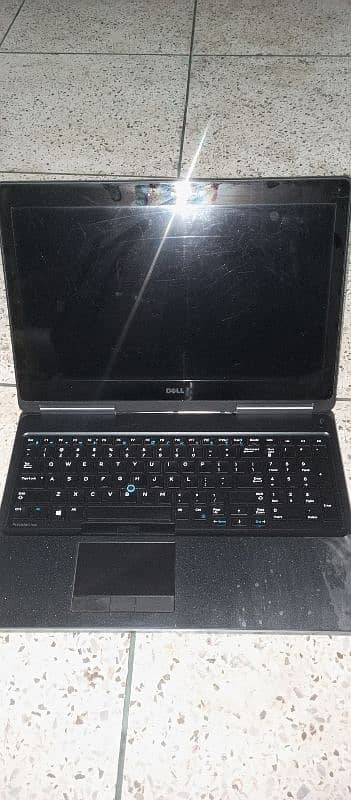 Dell Precision 7520. i7 7 gen Touch screen 3