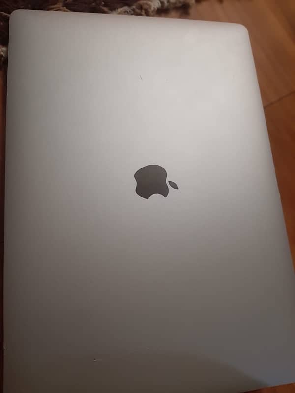 2017 Macbook pro 15inch Core i7 16/512gb 0