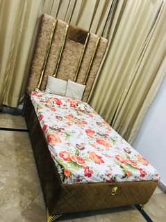 single poshish bed