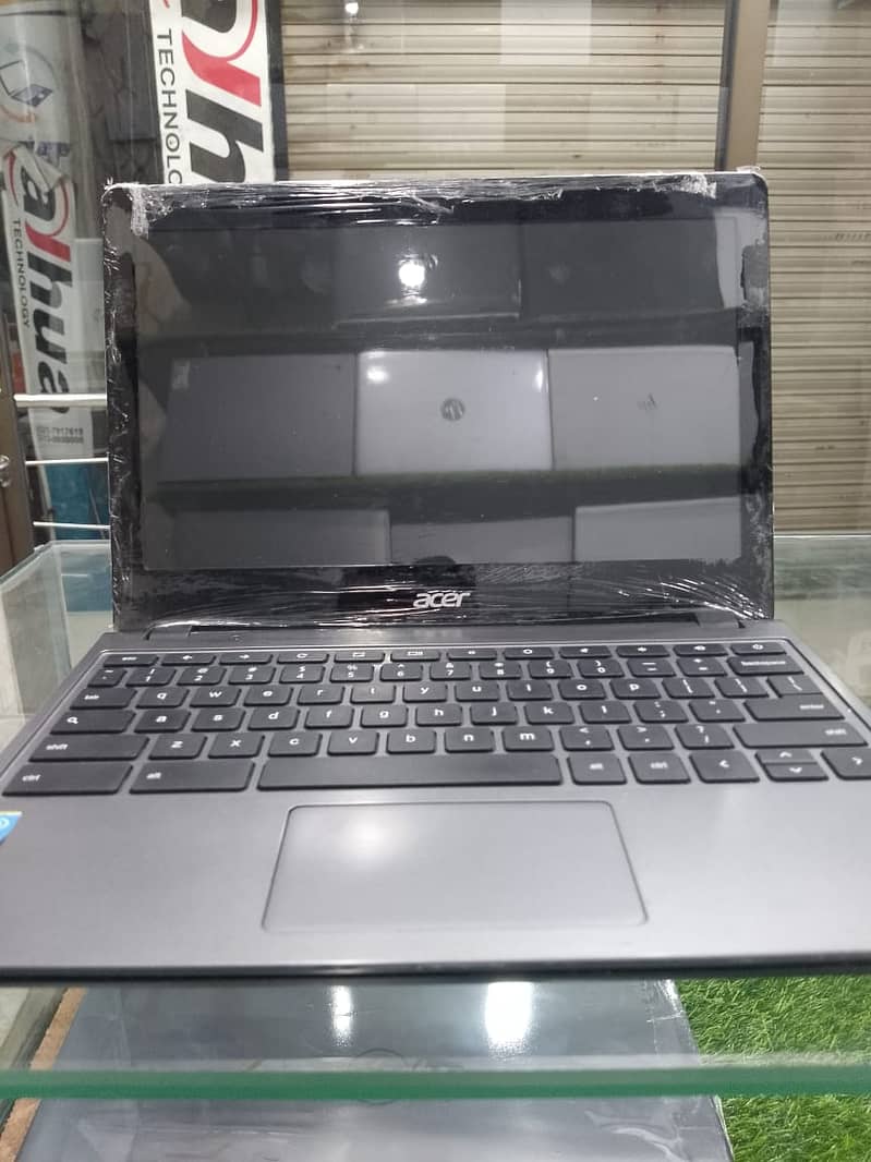 Acer C740 Laptop 4 gb ram / 128 gb memory 0