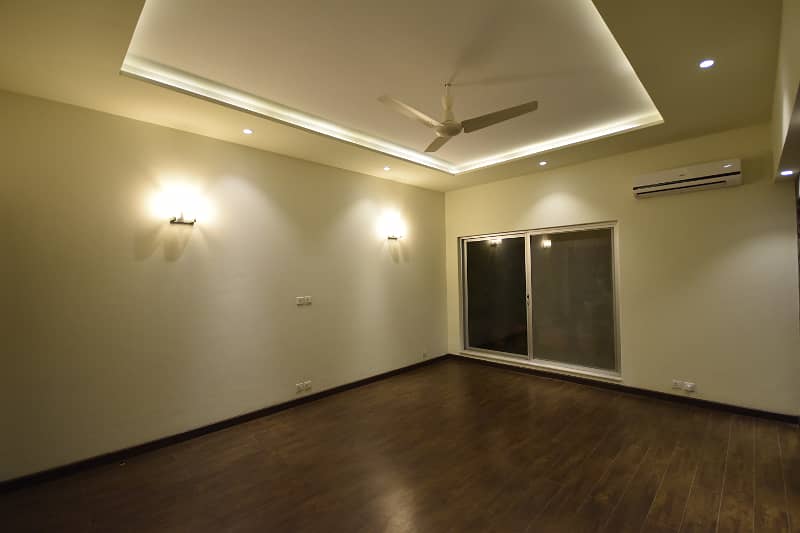 1 kanal beautifull house available for sale in dha phase 4 lahore 2