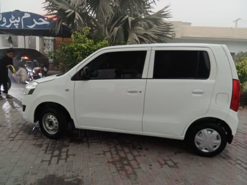 Suzuki Wagon R 2018 16