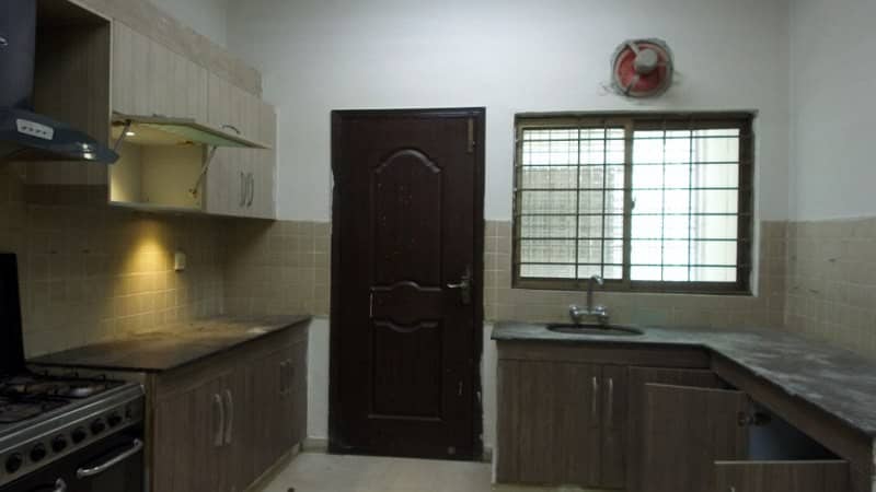 10 Marla 3 Bed Flat For Rent In Askari 11 Lahore 14