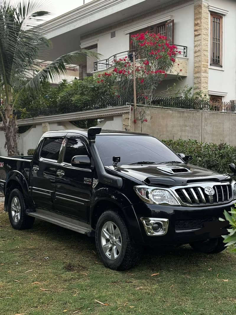 Toyota Hilux Vigo 2010 1