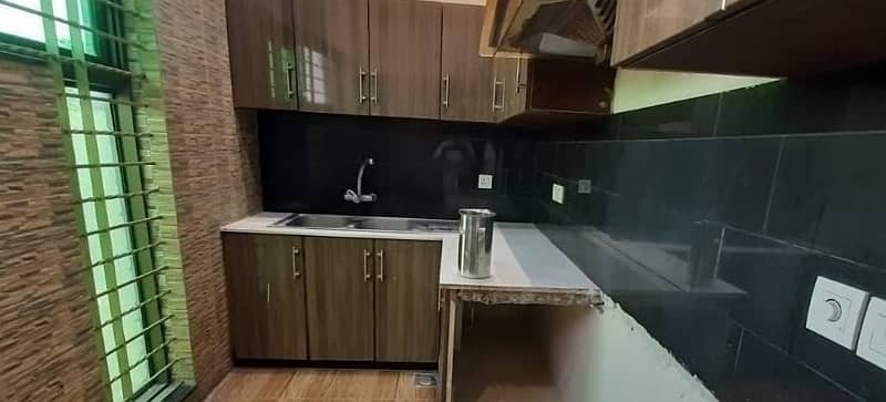 01 KANAL DESIGNER LUXURY UPPER PORTION AVAILABLE FOR RENT 0