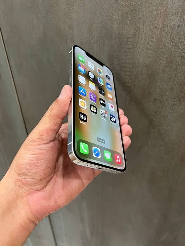 i phone 12 pro Max 1