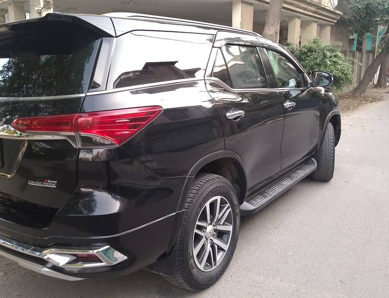 Toyota Fortuner V 2017 4X4 4