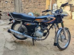 Cg 125 2018 model punjab number Mukamal genuine condition