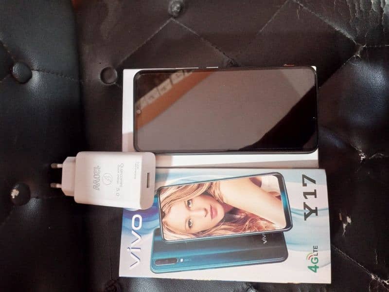 vivo y17 (8/128) ram with box and charger Lush condition 10/10 2