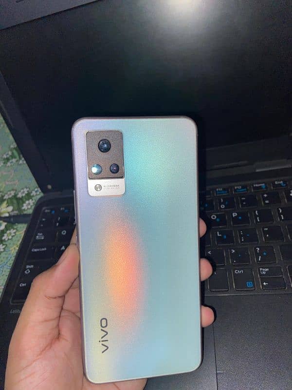 Vivo V21  8/128 0