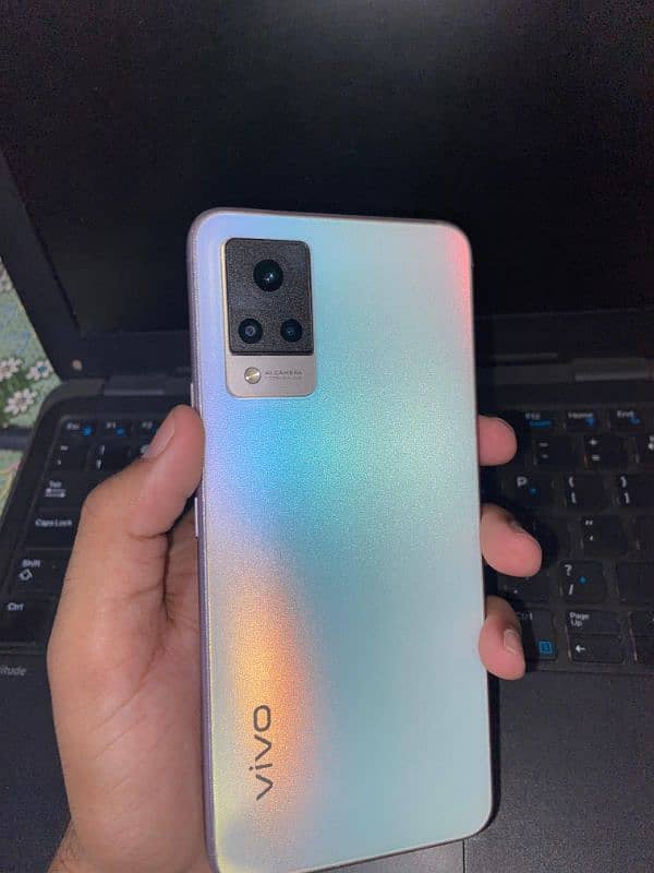 Vivo V21  8/128 1