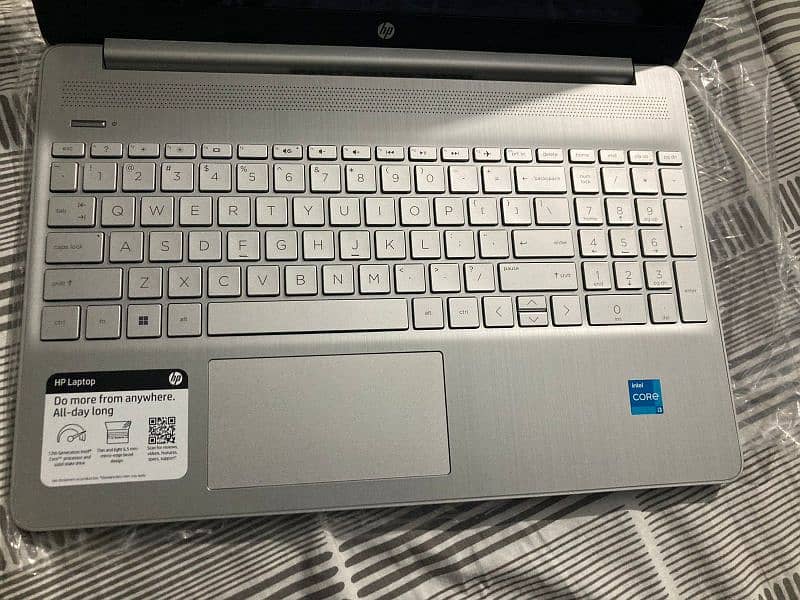 HP Laptop 15-dy5113dx 4