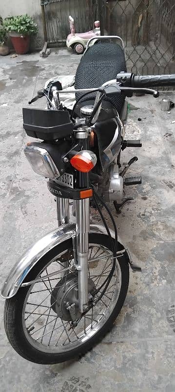 Honda 125 in good condition first owner smart card bna ha good sound 1