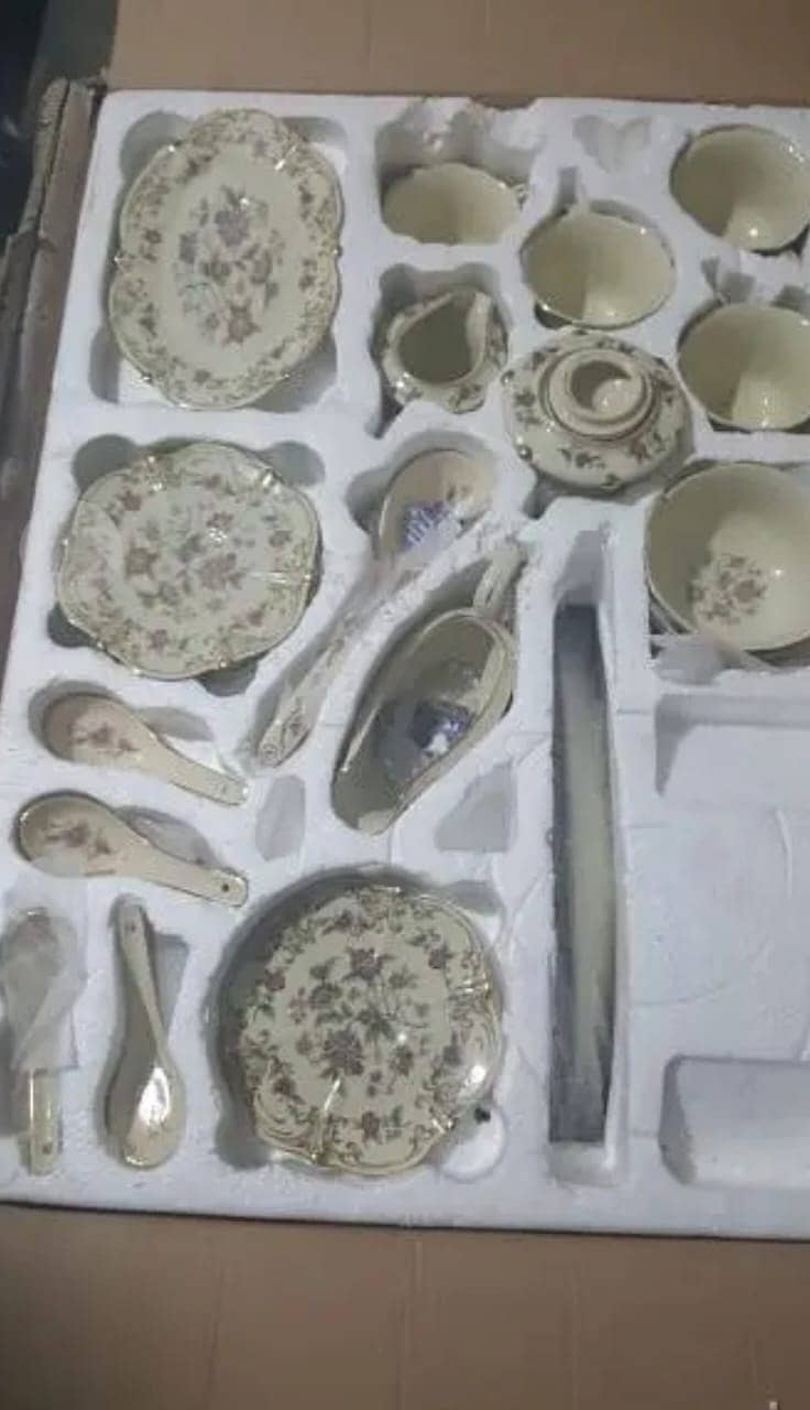 4 different dinner set brand new untouched available now 0