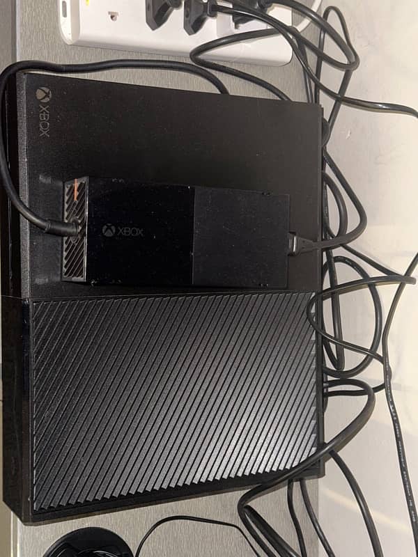 Xbox One( 1TB Space) With Controllers For Sale 1