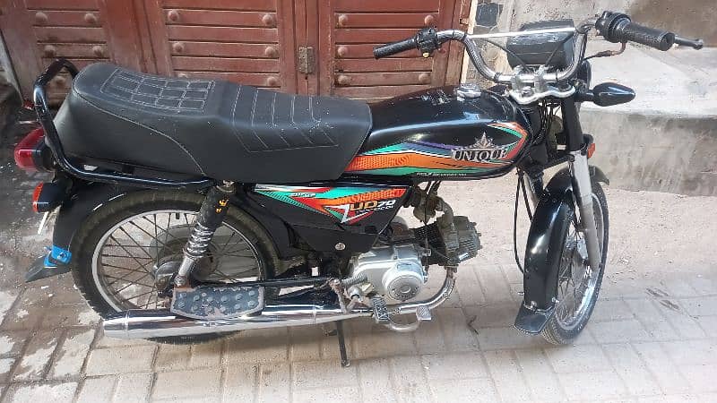 bike 10/10 hai engine se gari ok hi gari m ek pesse ka bhi  kam nh hai 1