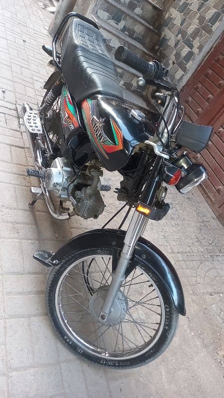 bike 10/10 hai engine se gari ok hi gari m ek pesse ka bhi  kam nh hai 2