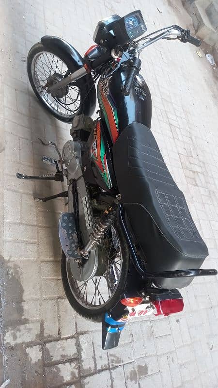 bike 10/10 hai engine se gari ok hi gari m ek pesse ka bhi  kam nh hai 8