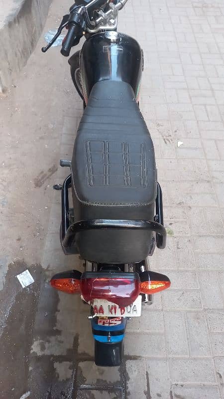 bike 10/10 hai engine se gari ok hi gari m ek pesse ka bhi  kam nh hai 9